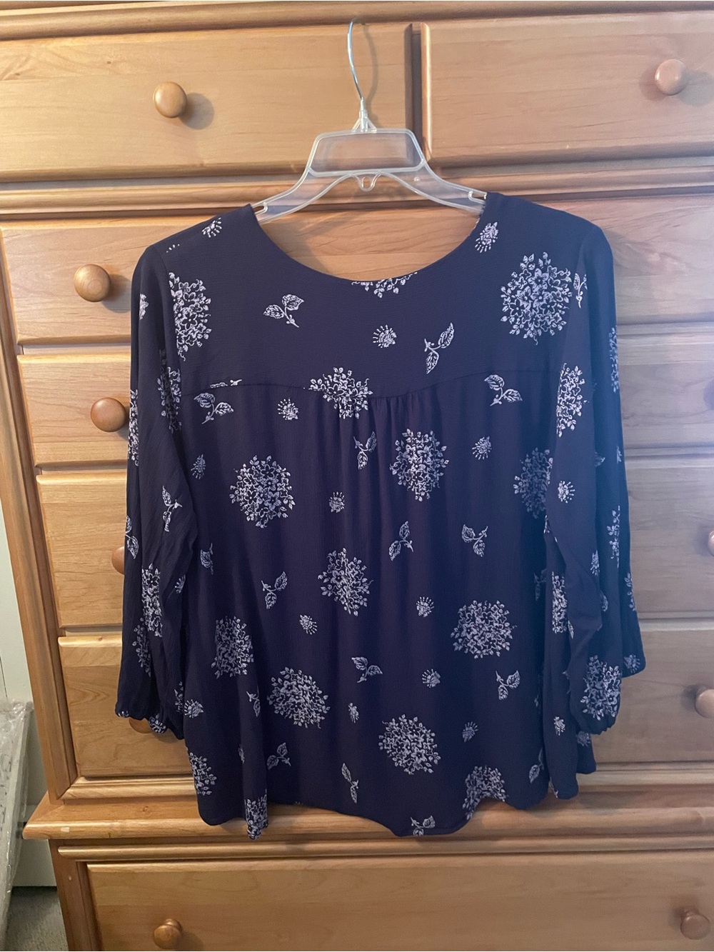 Women’s Navy Floral V-neck Button-Front Blouse with 3/4 sleeves, Plus 2X, - Picture 3 of 7